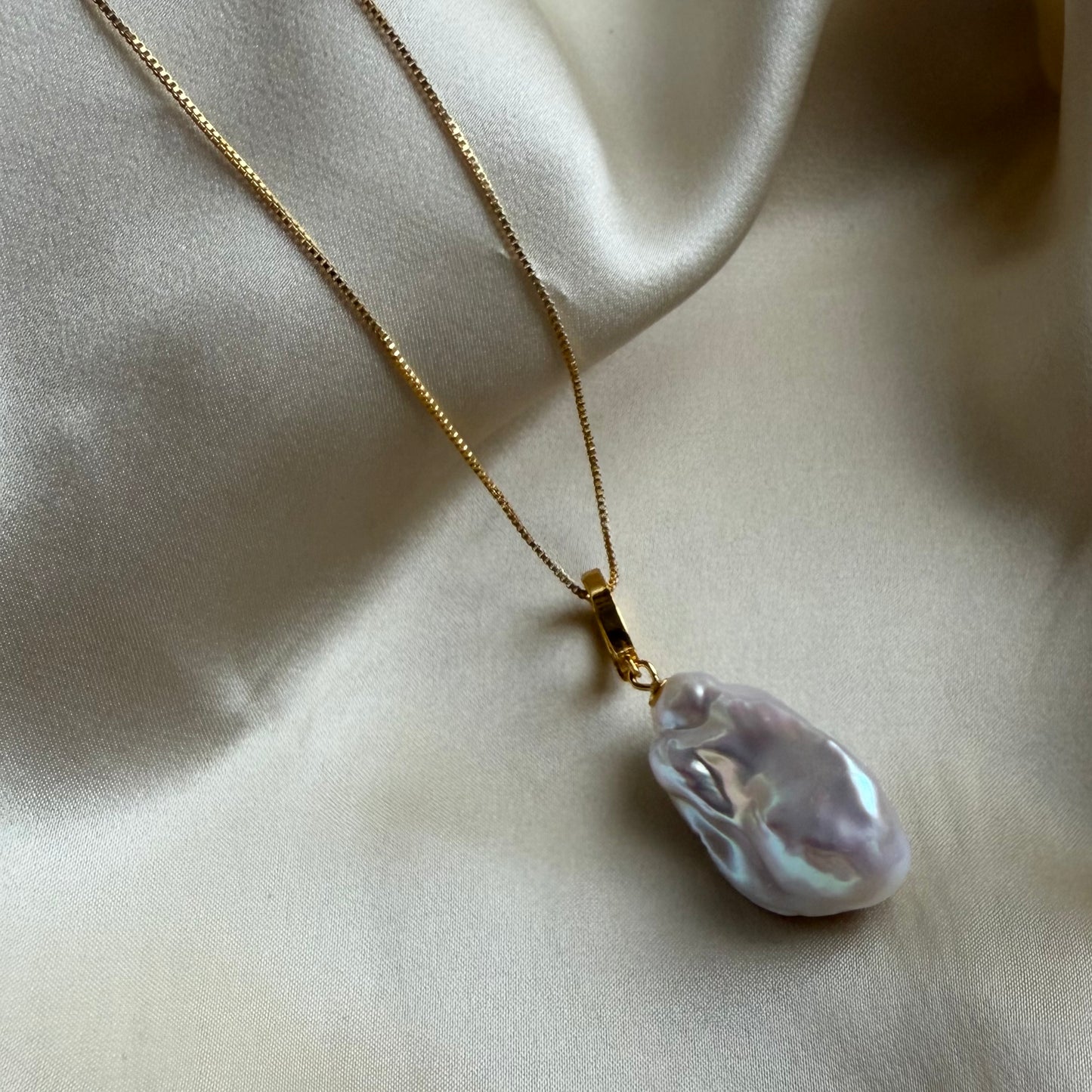 Large baroque pearl pendant