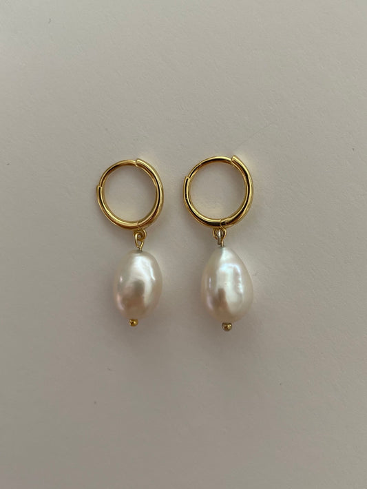 Baroque pearl drop huggie earrings