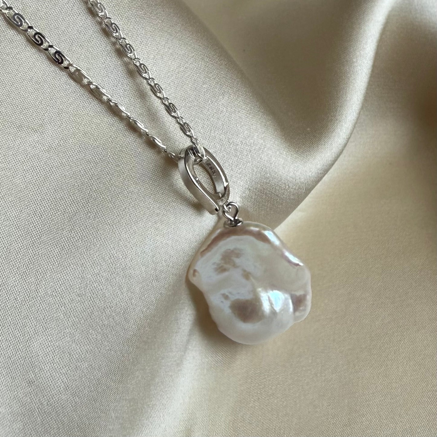 Large baroque pearl pendant