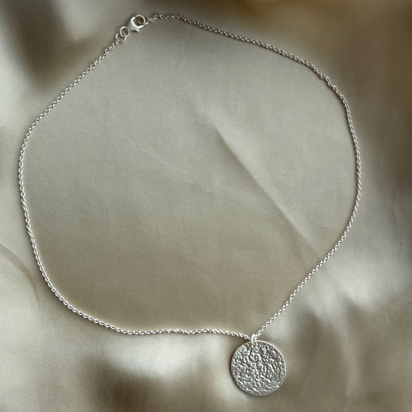 Hammered disc necklace