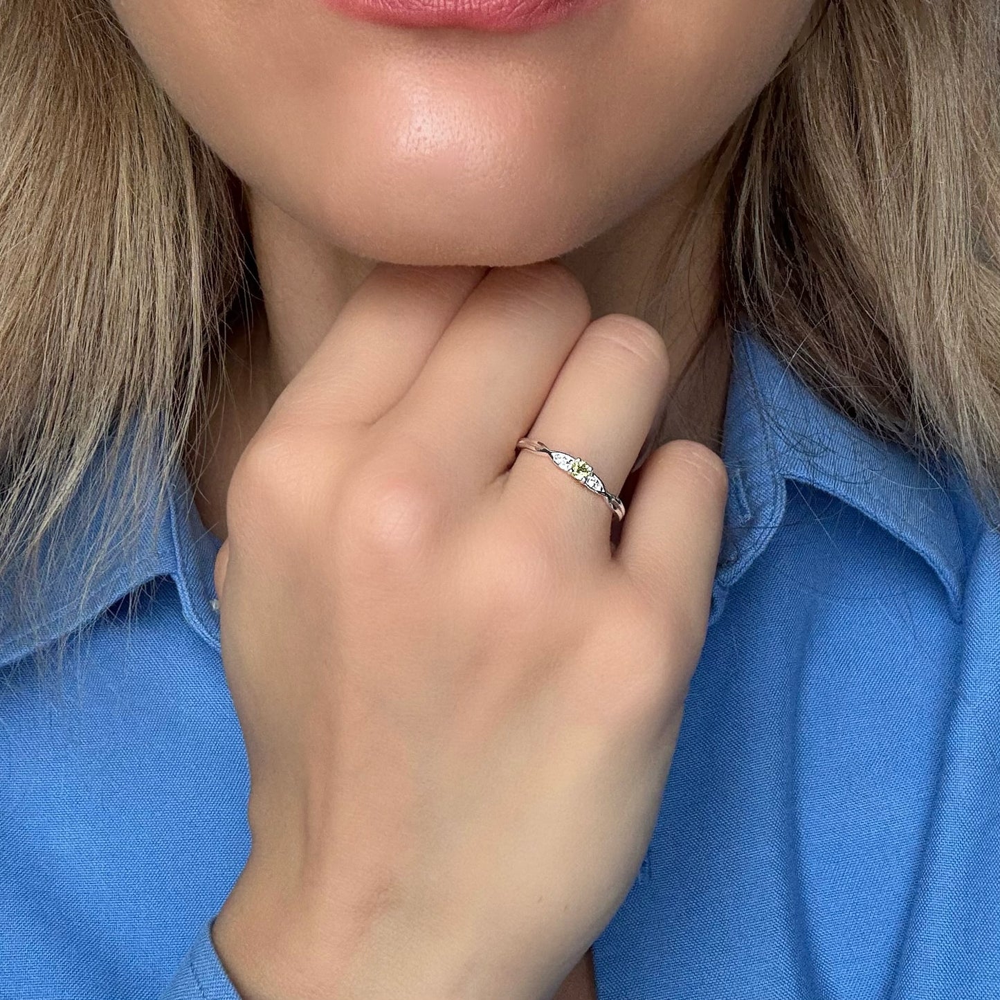 Peridot and white topaz silver ring