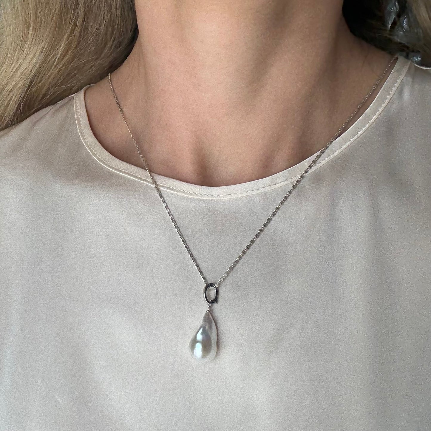 Large baroque pearl pendant