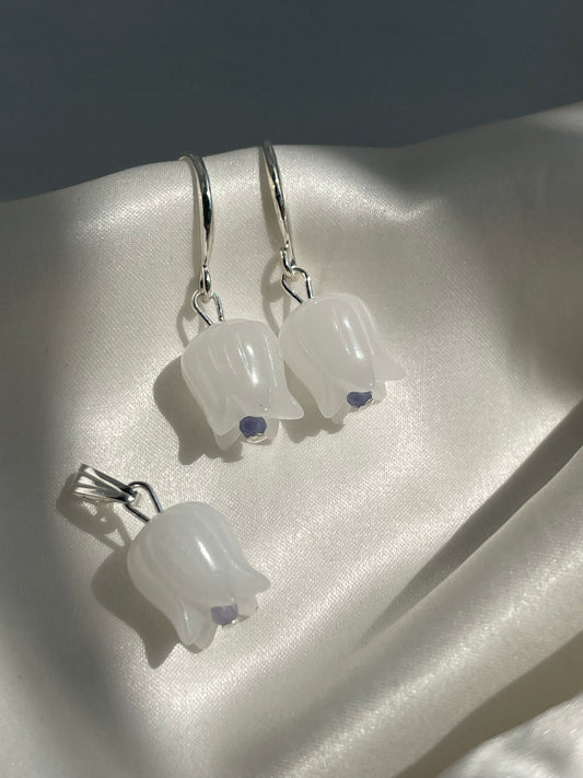 White jade and tanzanite tulip earrings and pendant set