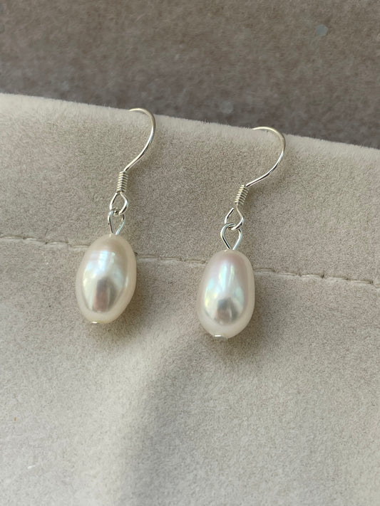 Pearl drop hook earrings