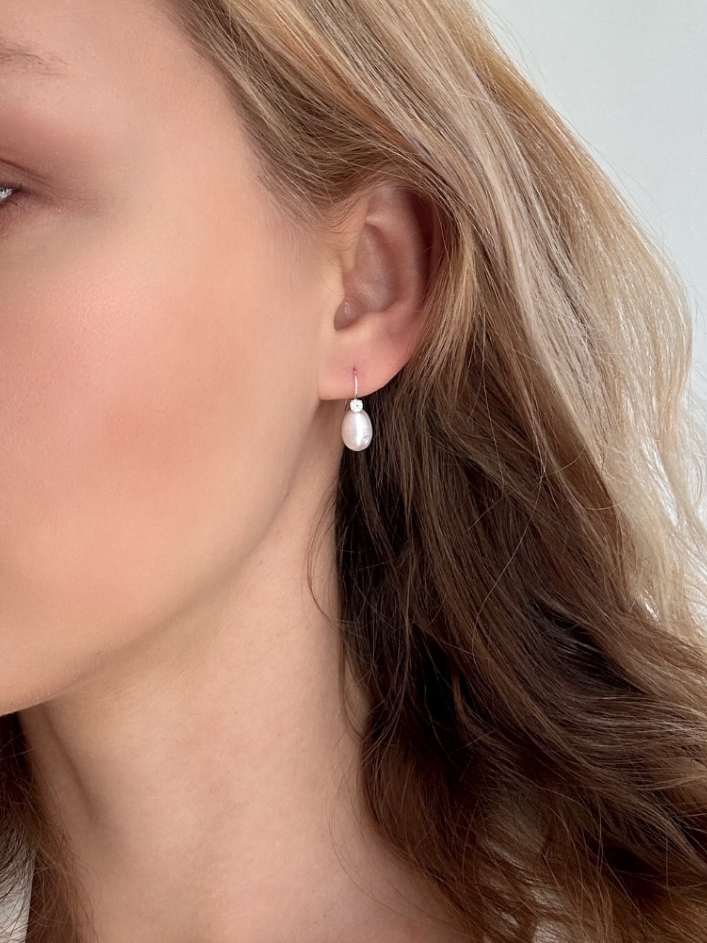 Pearl and zircon drop hook earrings