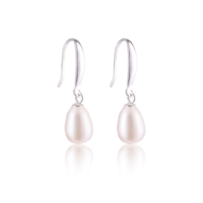 Classsic pearl drop hook earrings