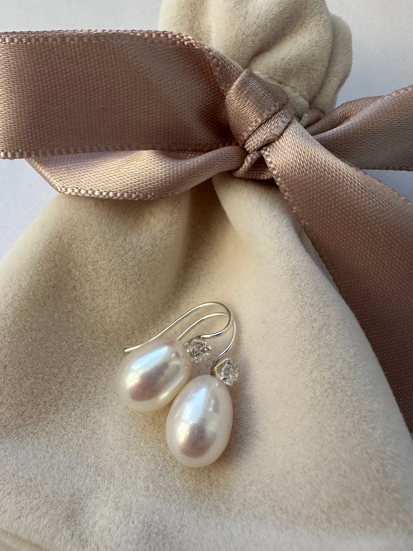 Pearl and zircon drop hook earrings