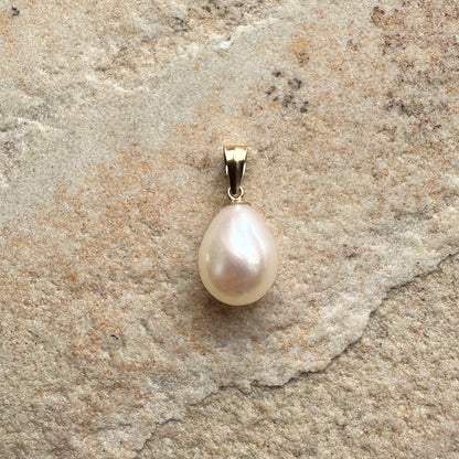 14 carat gold freshwater pearl pendant