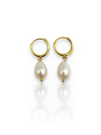 Baroque pearl drop huggie earrings