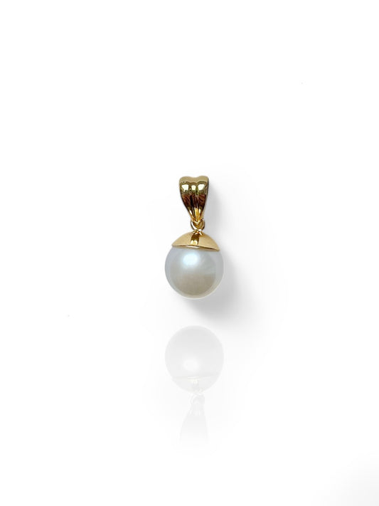 18 carat gold Akoya pearl pendant