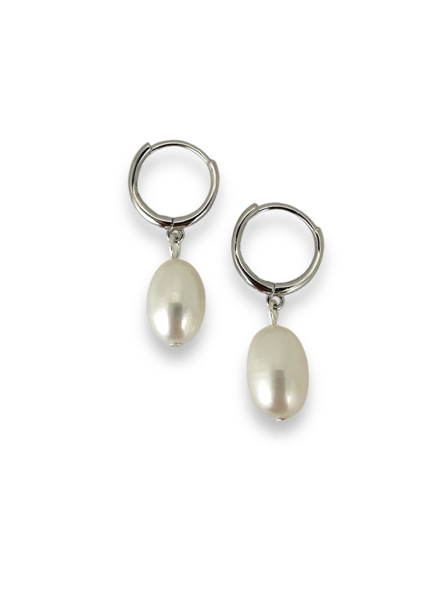 Baroque pearl drop huggie earrings