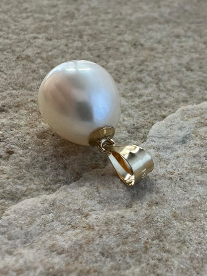 14 carat gold freshwater pearl pendant
