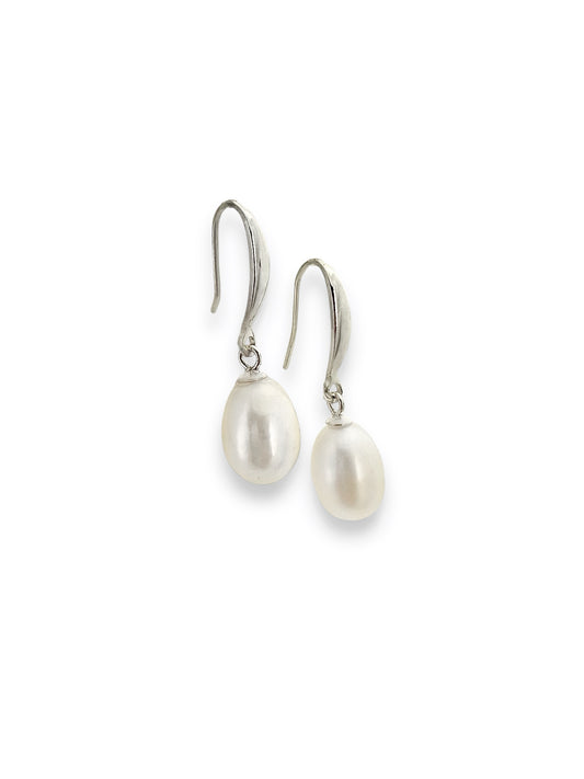 Classsic pearl drop hook earrings