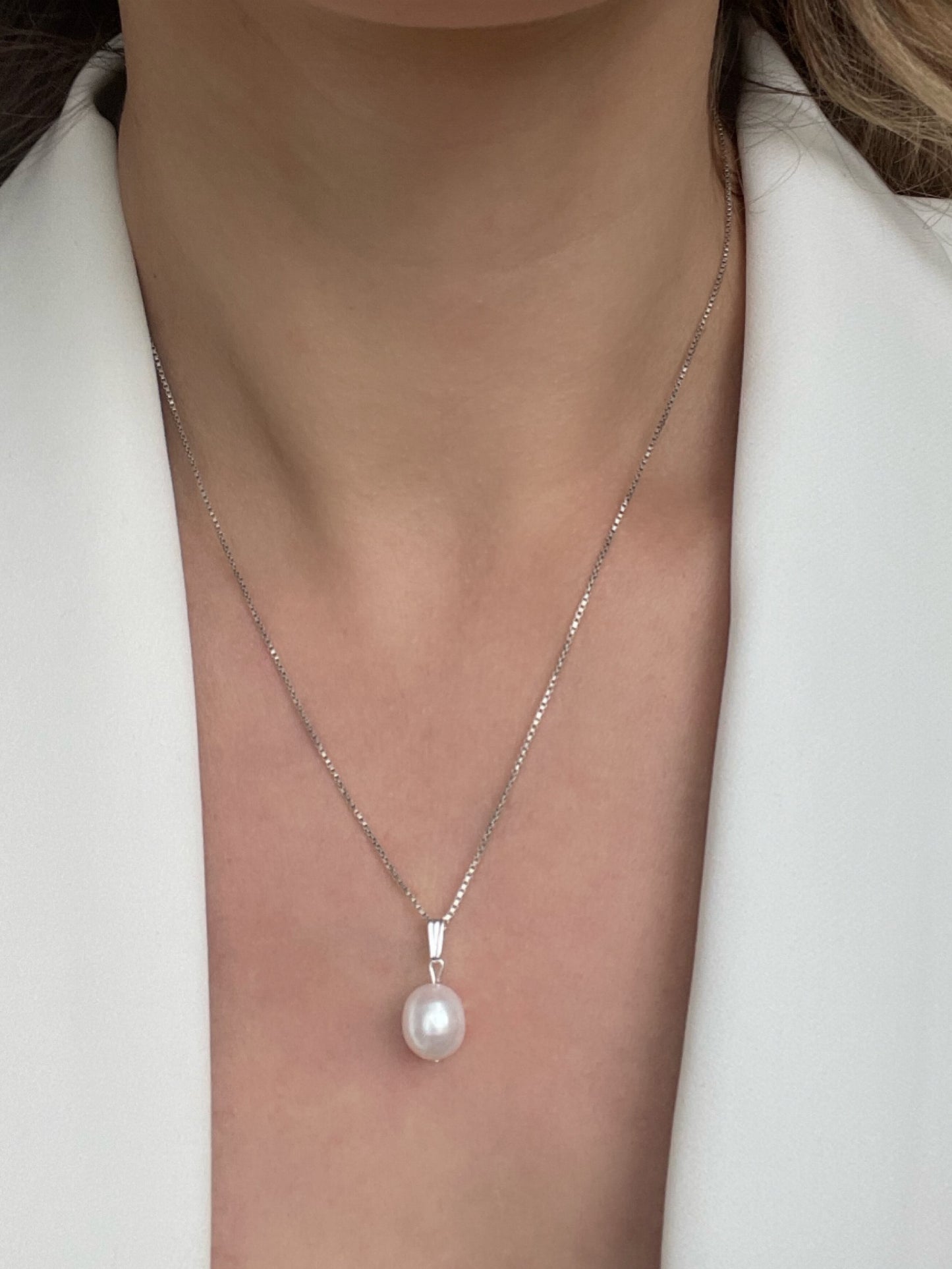 Silver pearl pendant