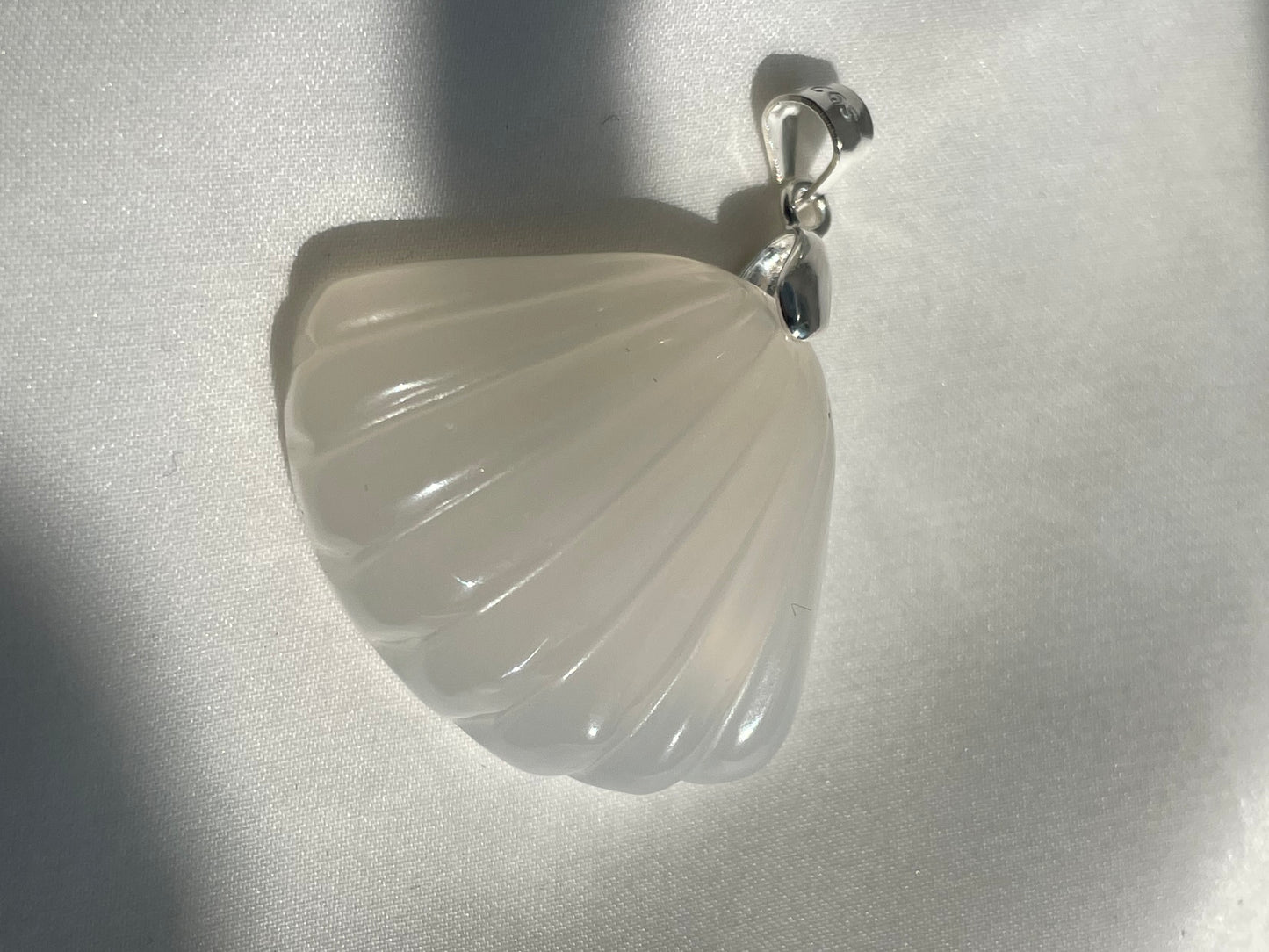 White agate shell pendant