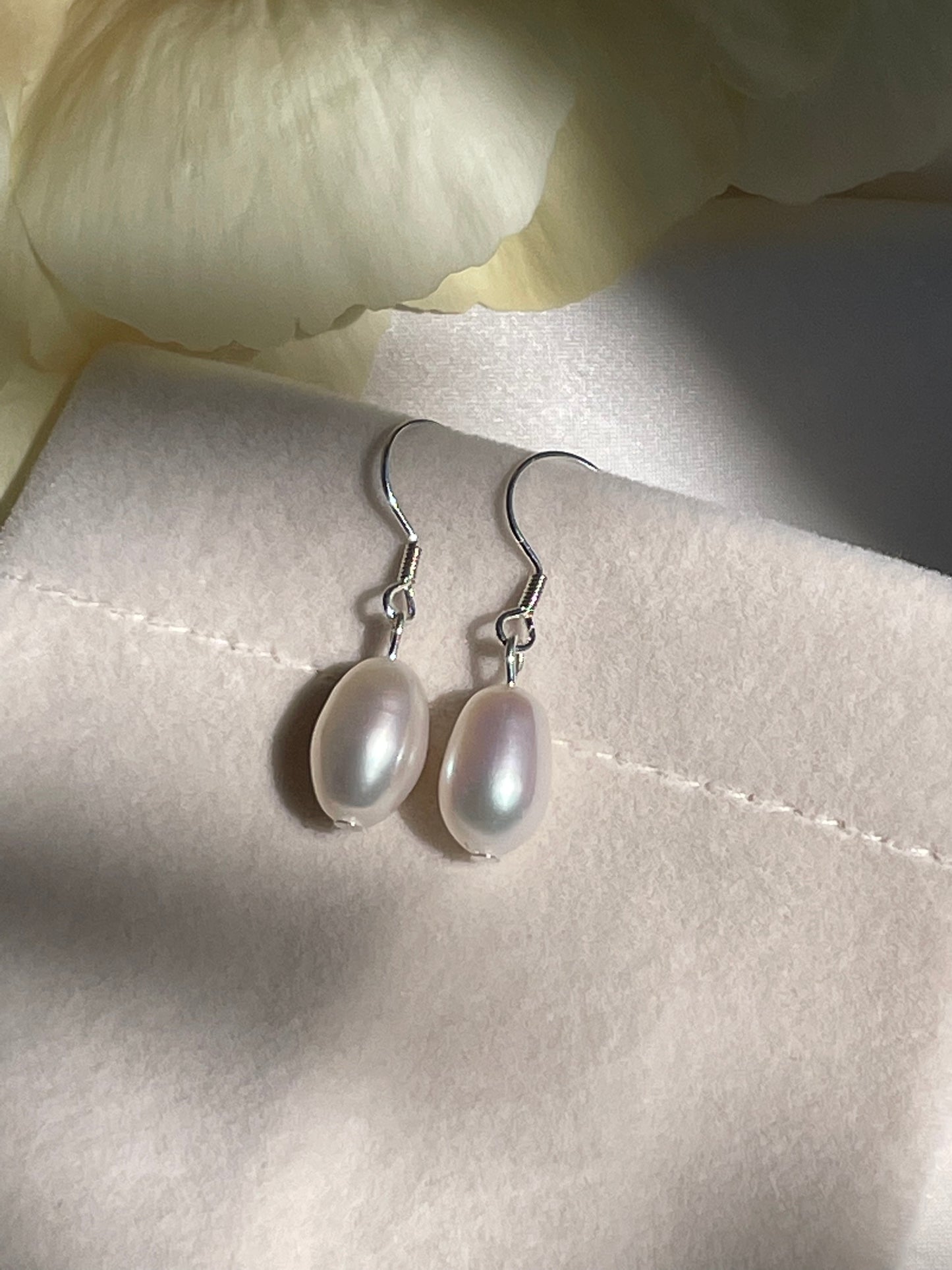 Pearl drop hook earrings