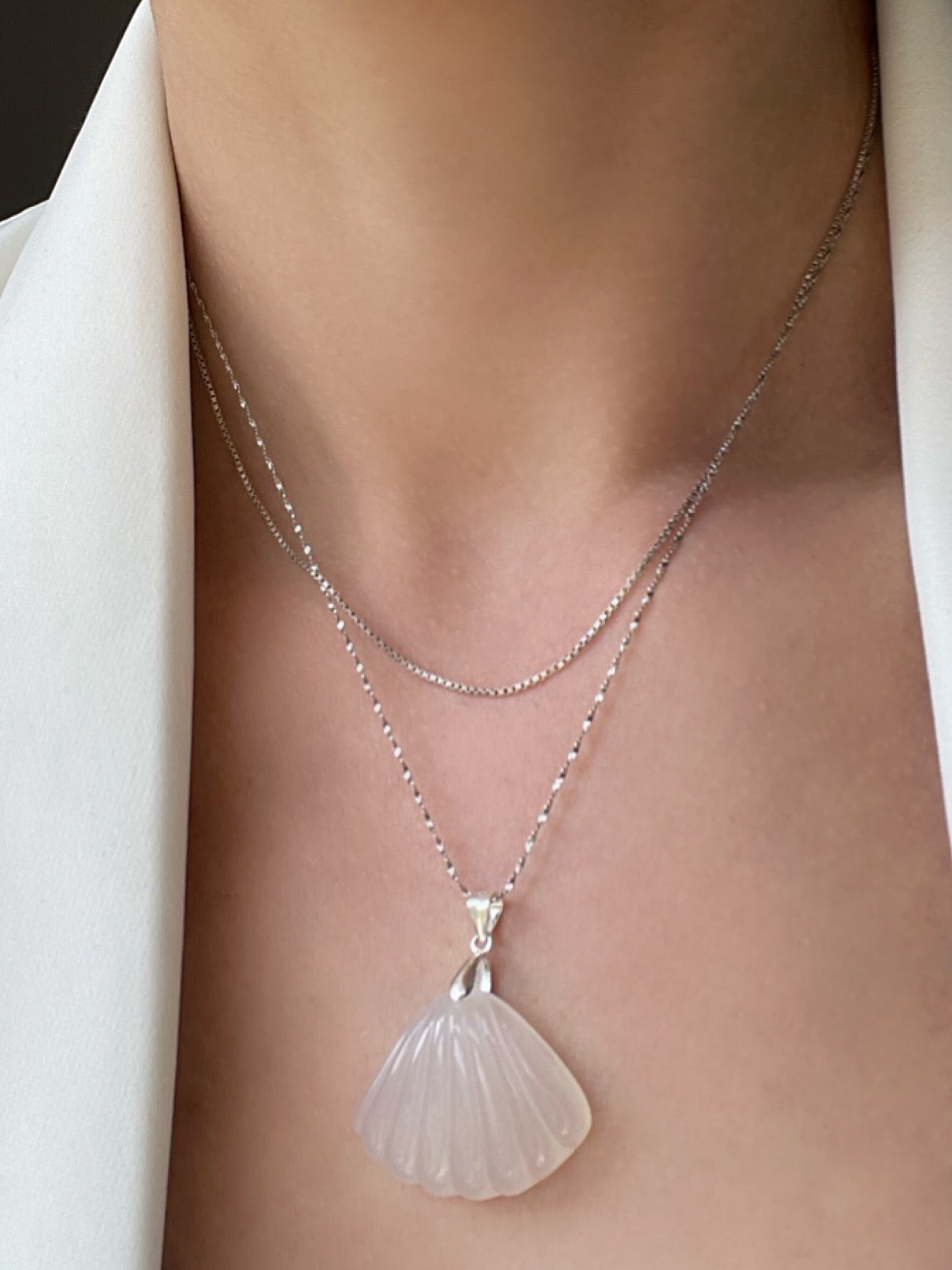 White agate shell pendant